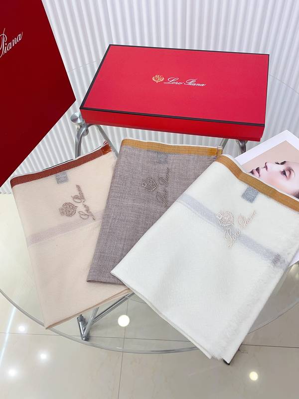 Loro Piana Scarf LPC00042 Loro Piana Scarf LPC00042